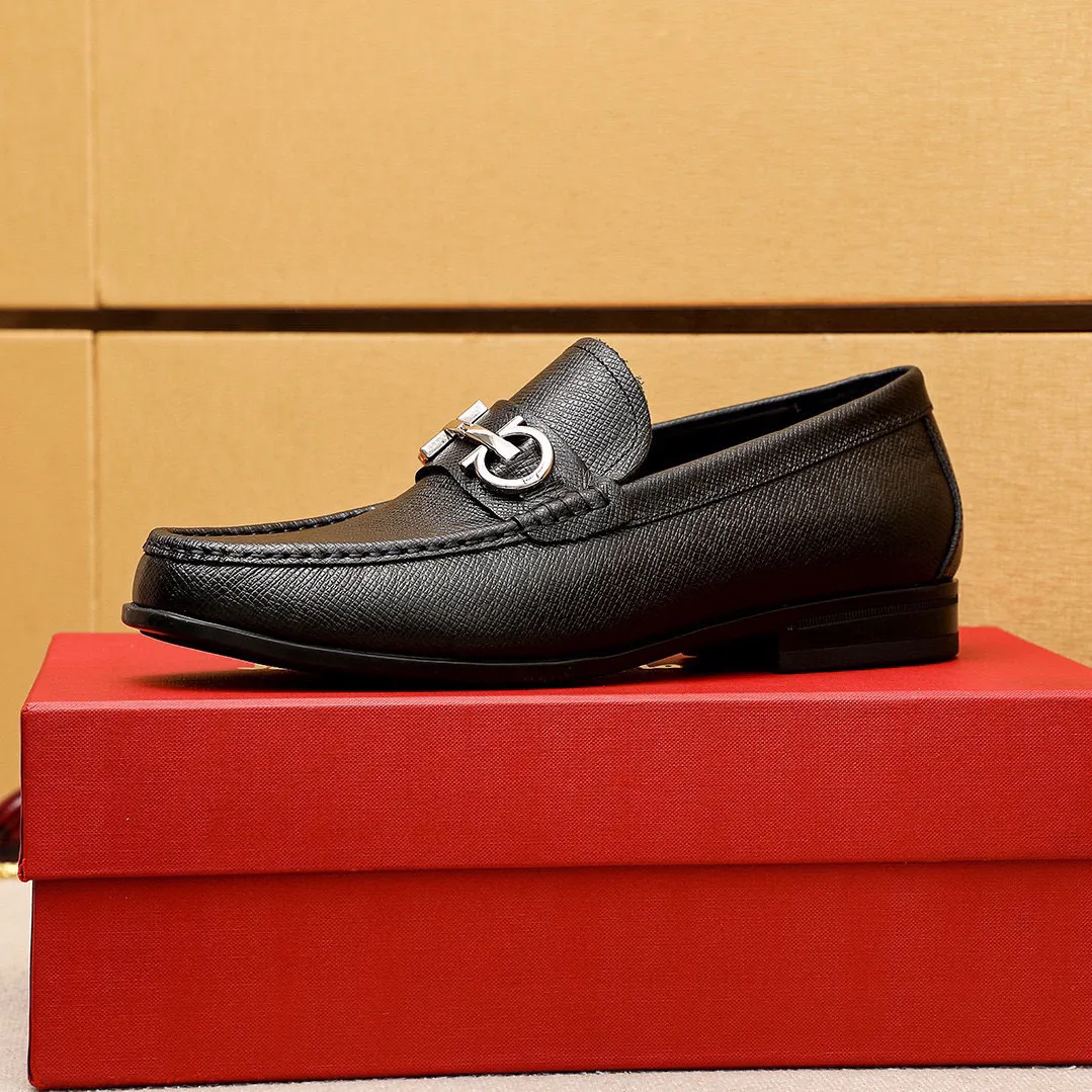 Men's shoes 💰480 💐 Product trademark: Ferragamo "Ferragamo" casual leather shoes Regular size: 38-44 (45🉑️customized) Product materials: Selected imported first-layer cross-grain cowhide leather upper + luxury hardware buckle, imported water-dyed cowhide leather lining. Strong three-dimensional visual effect, original outsole color: 4⃣️seed leather materials available